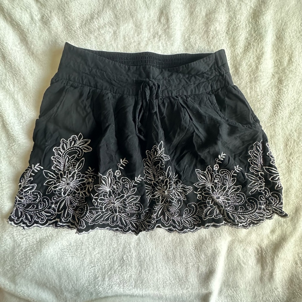 Charlotte Russe  Black Floral Embroidered Drawstring Elastic Waist Skirt Sz M